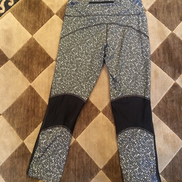 🔥🔥Nike Dri-Fit crop pants—black and white.  XS - Picture 3 of 7